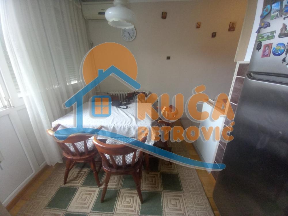 Slika 3 - Stan u zgradi, uknjižen, centralno grejanje, oglas ID p-014745