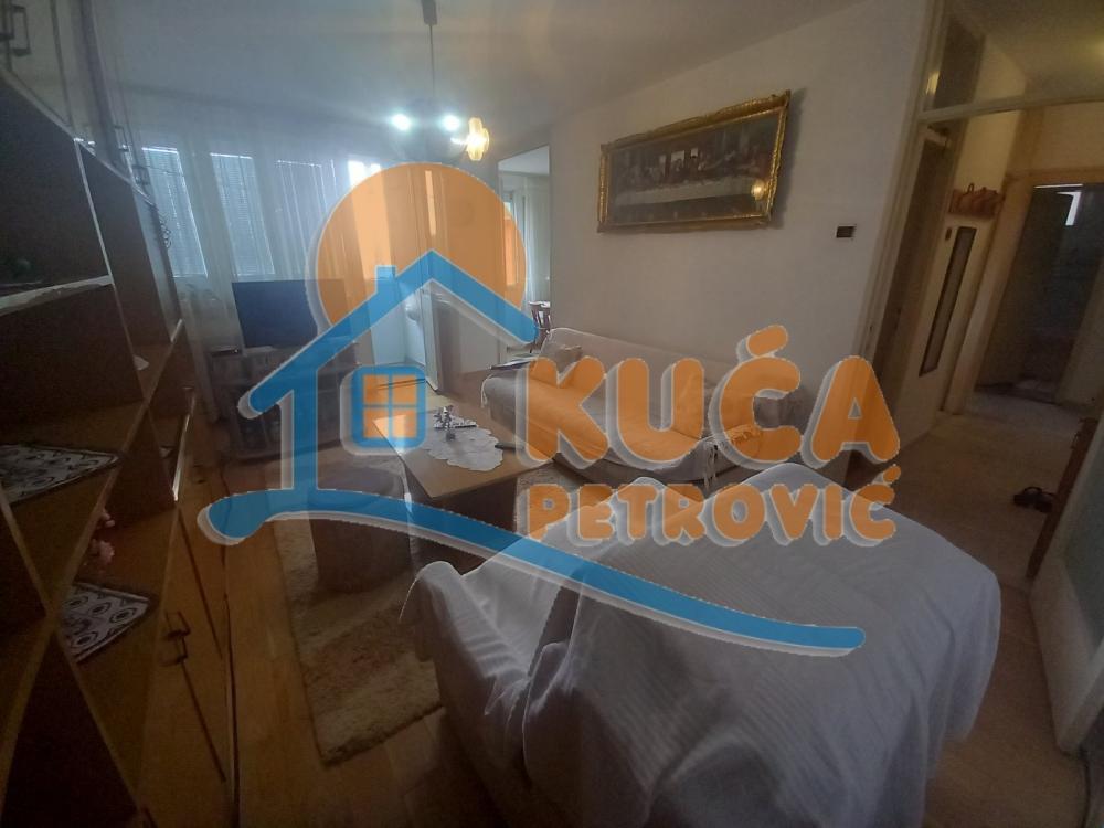 Slika 2 - Stan u zgradi, uknjižen, centralno grejanje, oglas ID p-014745