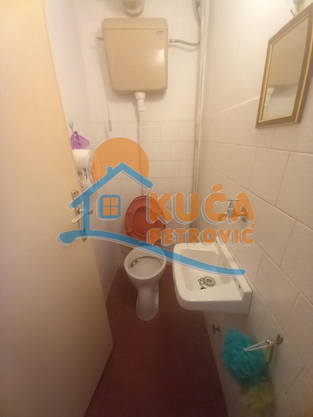 Slika 9 - Stan u zgradi, uknjižen, centralno grejanje, oglas ID p-014745