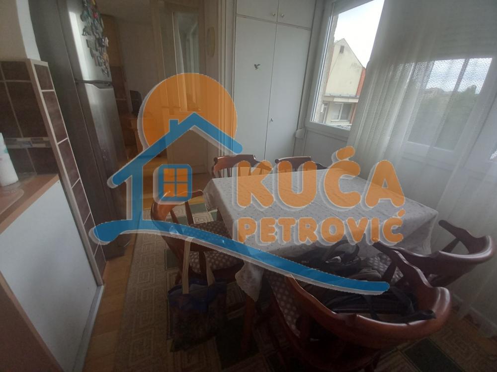 Slika 4 - Stan u zgradi, uknjižen, centralno grejanje, oglas ID p-014745