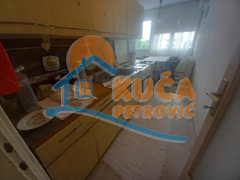 Slika 6 - Stan u zgradi, uknjižen, centralno grejanje, oglas ID p-014745