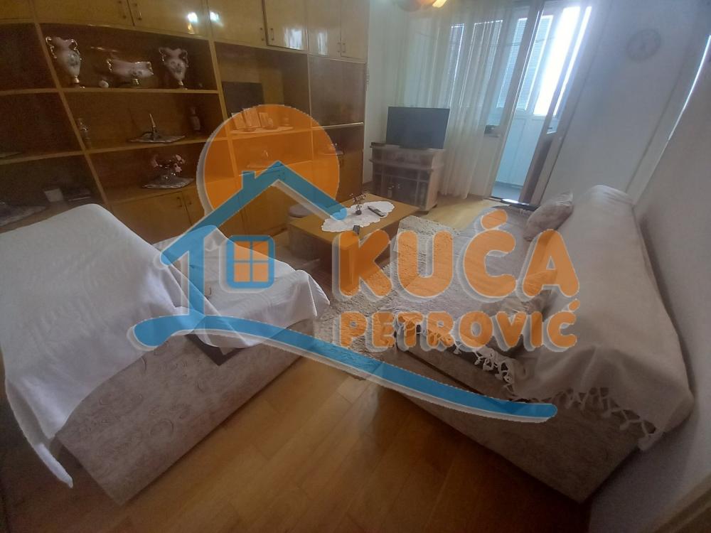 Slika 1 - Stan u zgradi, uknjižen, centralno grejanje, oglas ID p-014745