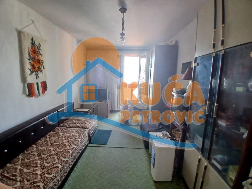 Glavna slika -Stan u zgradi, uknjižen, centralno grejanje, oglas ID p-014750