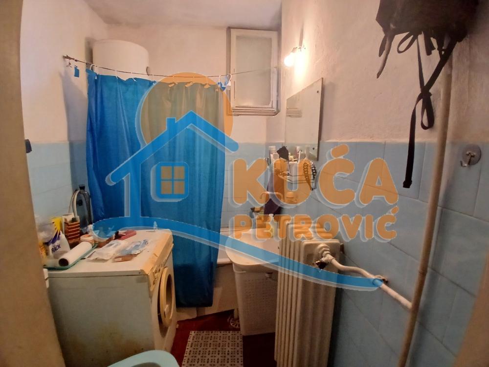 Slika 9 - Stan u zgradi, uknjižen, centralno grejanje, oglas ID p-014750