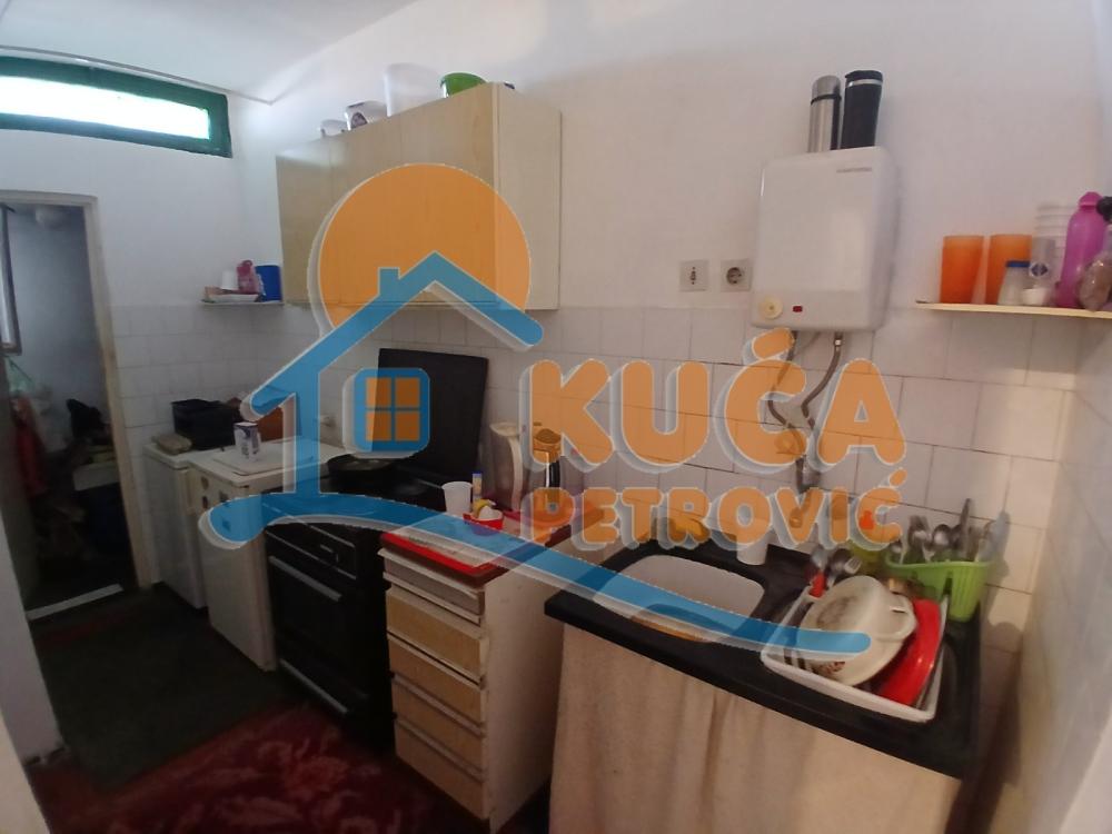 Slika 3 - Stan u zgradi, uknjižen, centralno grejanje, oglas ID p-014750