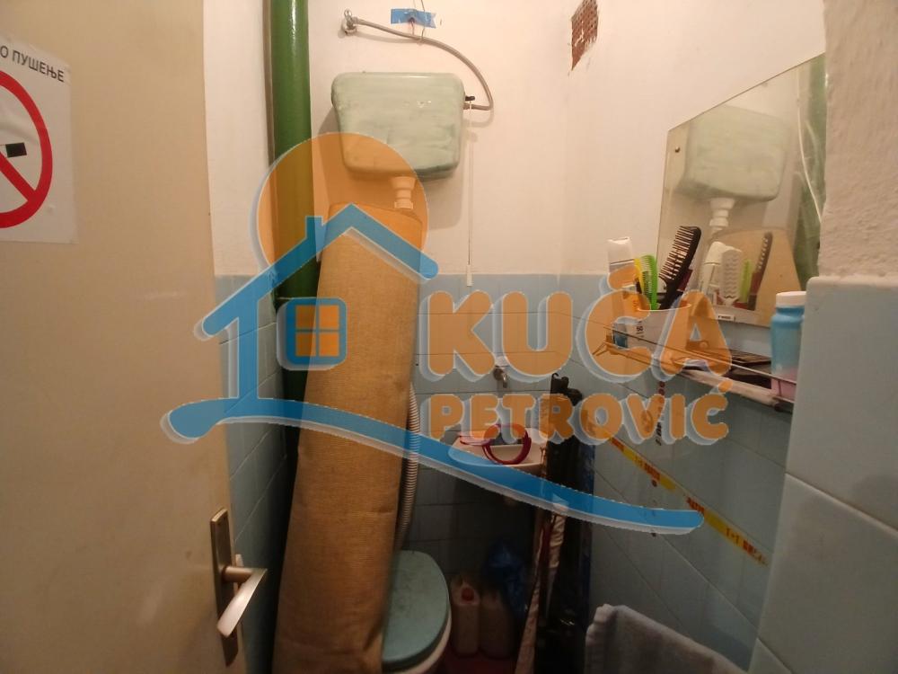 Slika 2 - Stan u zgradi, uknjižen, centralno grejanje, oglas ID p-014750