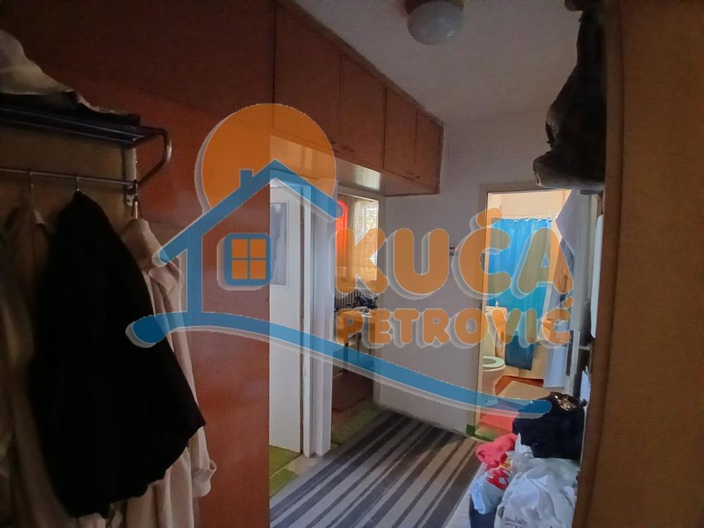 Slika 8 - Stan u zgradi, uknjižen, centralno grejanje, oglas ID p-014750