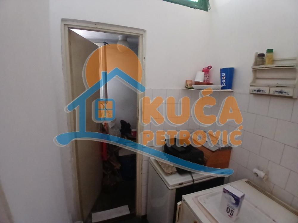 Slika 4 - Stan u zgradi, uknjižen, centralno grejanje, oglas ID p-014750