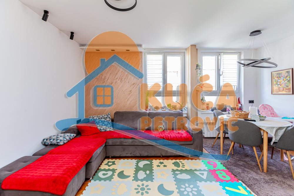 Slika 1 - Stan u zgradi, uknjižen, centralno grejanje, oglas ID p-014743