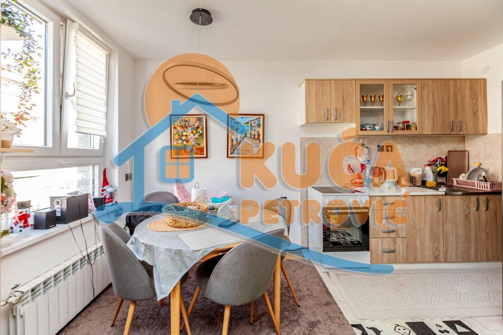 Slika 2 - Stan u zgradi, uknjižen, centralno grejanje, oglas ID p-014743