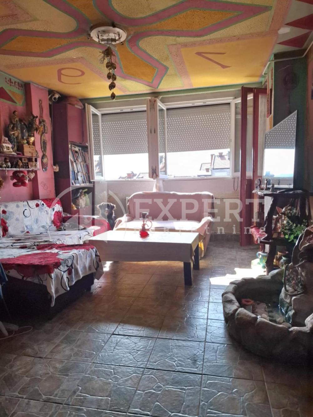 Glavna slika -Stan u zgradi, uknjižen, centralno grejanje, oglas ID p-014751