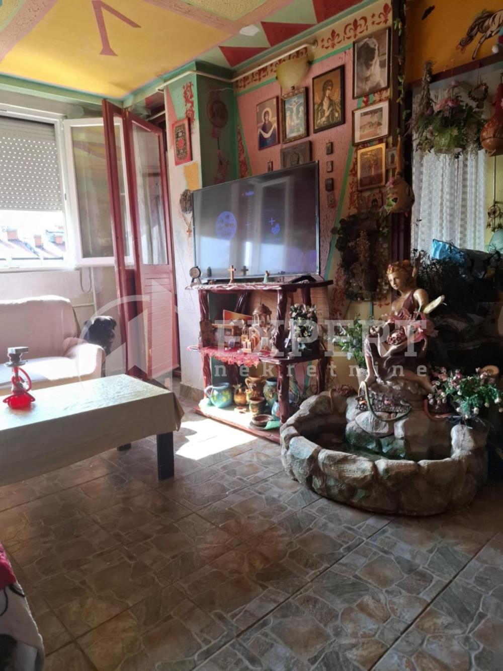 Slika 8 - Stan u zgradi, uknjižen, centralno grejanje, oglas ID p-014751