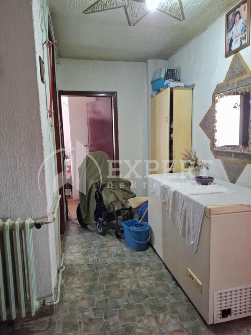 Slika 10 - Stan u zgradi, uknjižen, centralno grejanje, oglas ID p-014751