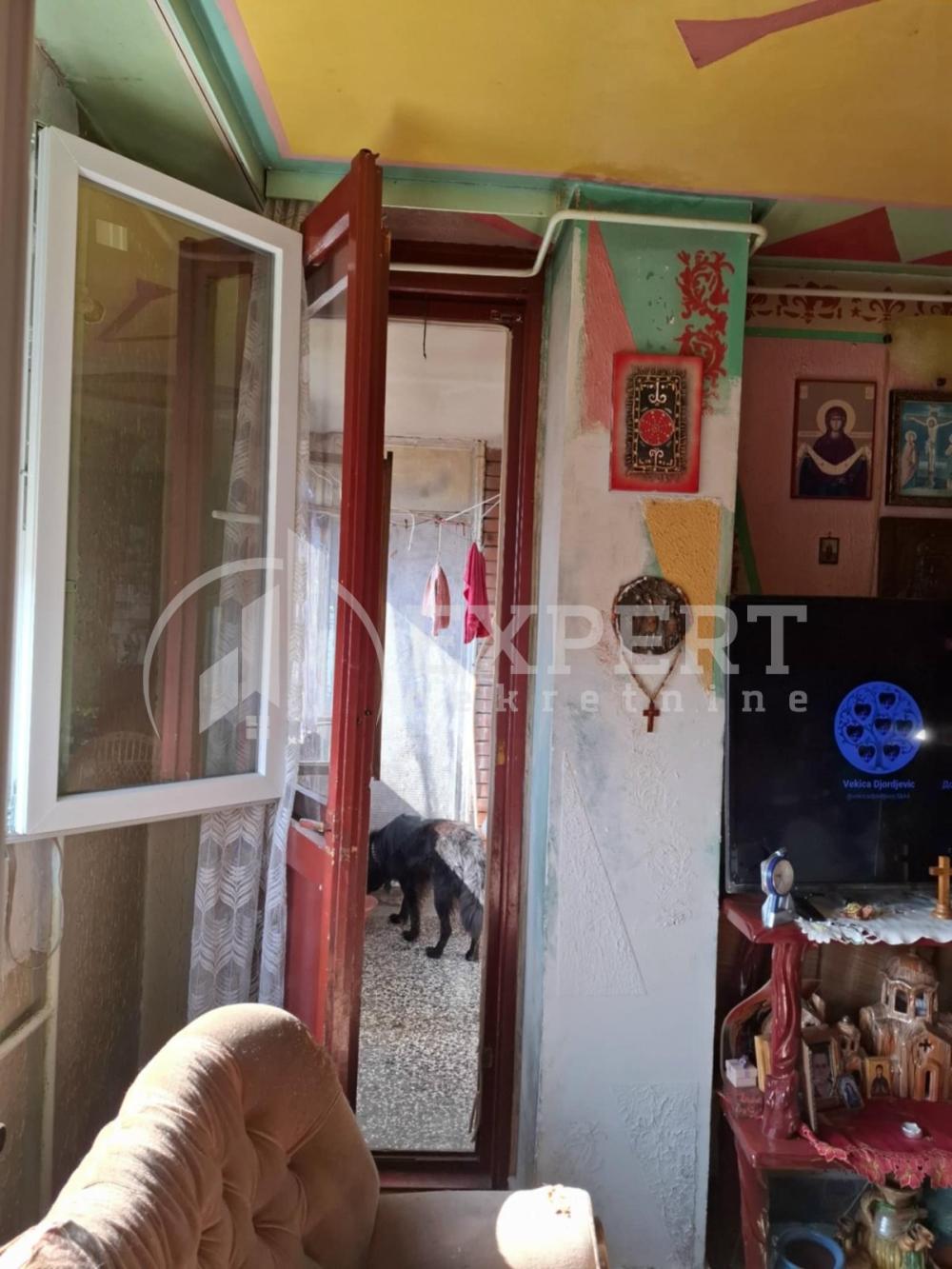 Slika 2 - Stan u zgradi, uknjižen, centralno grejanje, oglas ID p-014751