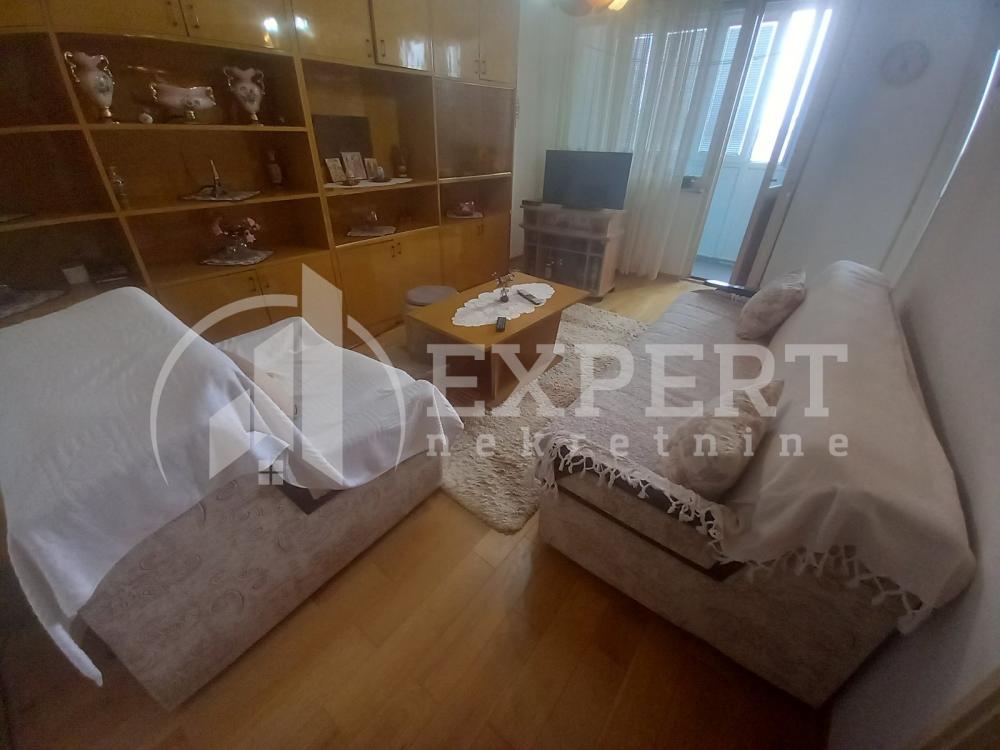 Slika 1 - Stan u zgradi, uknjižen, centralno grejanje, oglas ID p-014745