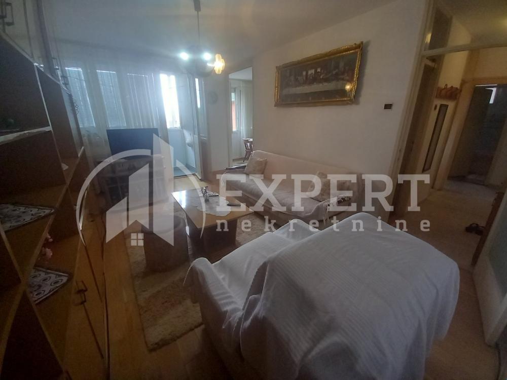 Slika 2 - Stan u zgradi, uknjižen, centralno grejanje, oglas ID p-014745