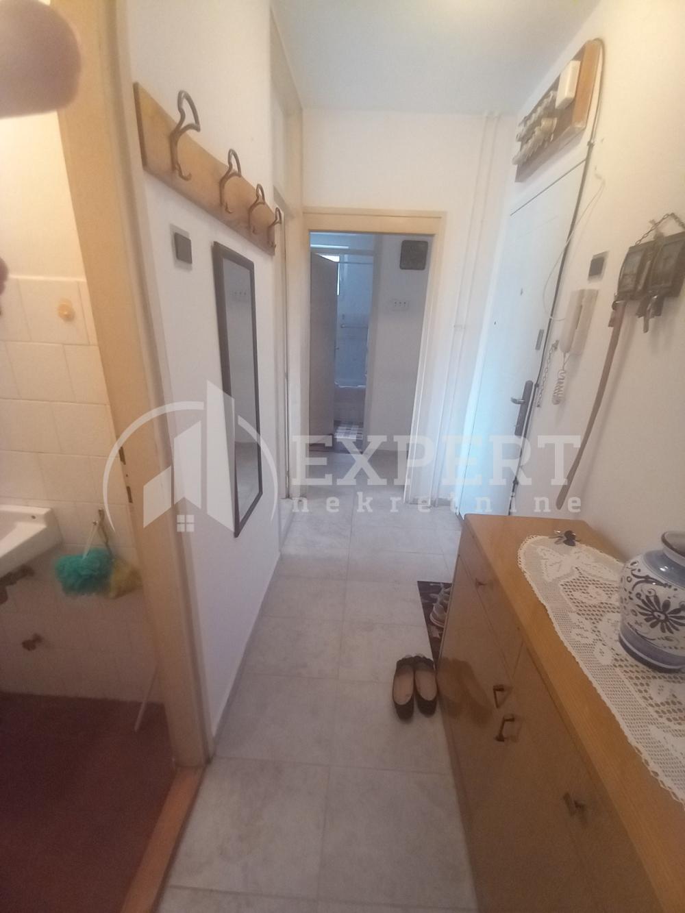 Slika 8 - Stan u zgradi, uknjižen, centralno grejanje, oglas ID p-014745