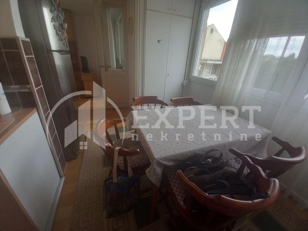 Slika 4 - Stan u zgradi, uknjižen, centralno grejanje, oglas ID p-014745