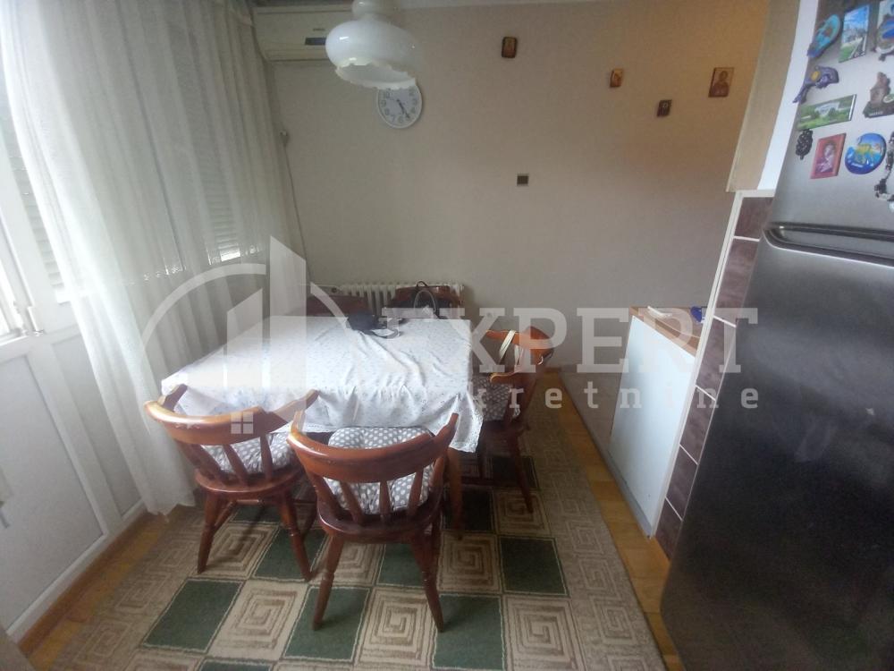 Slika 3 - Stan u zgradi, uknjižen, centralno grejanje, oglas ID p-014745