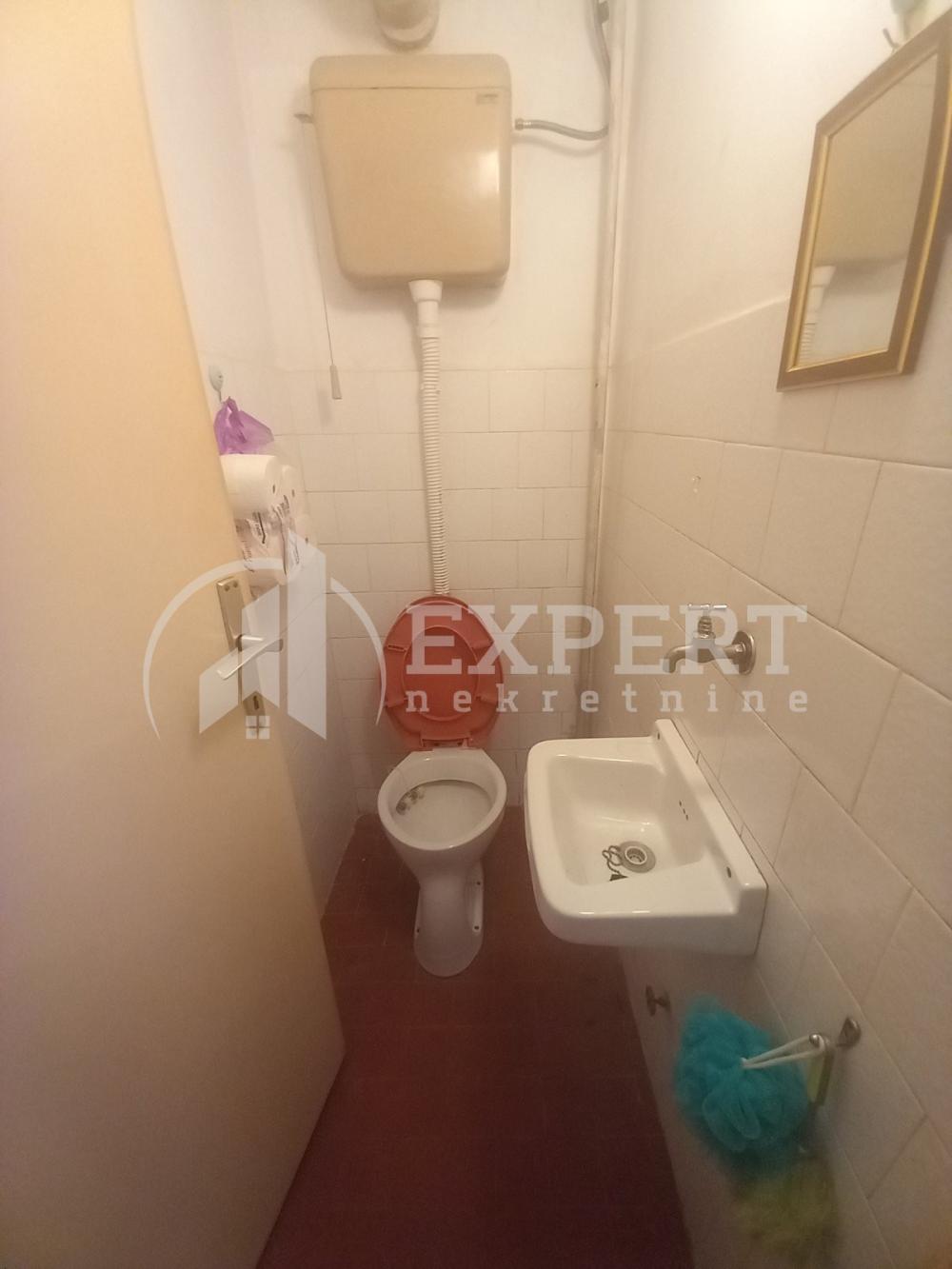 Slika 9 - Stan u zgradi, uknjižen, centralno grejanje, oglas ID p-014745