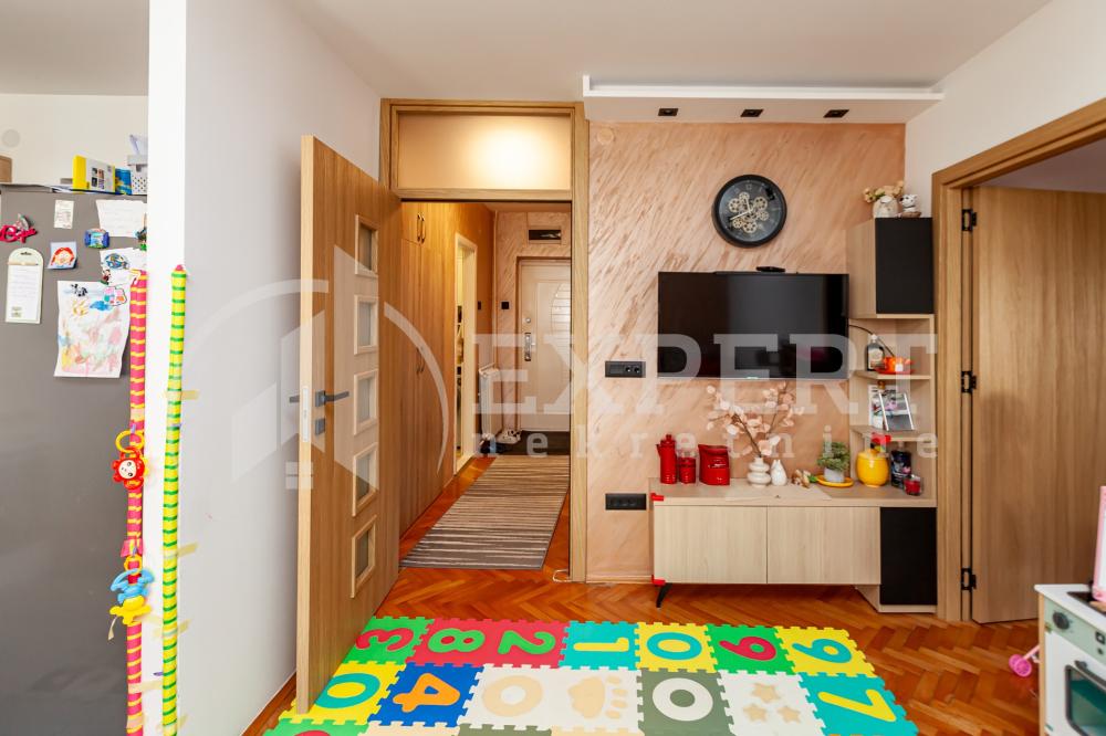 Slika 10 - Stan u zgradi, uknjižen, centralno grejanje, oglas ID p-014743