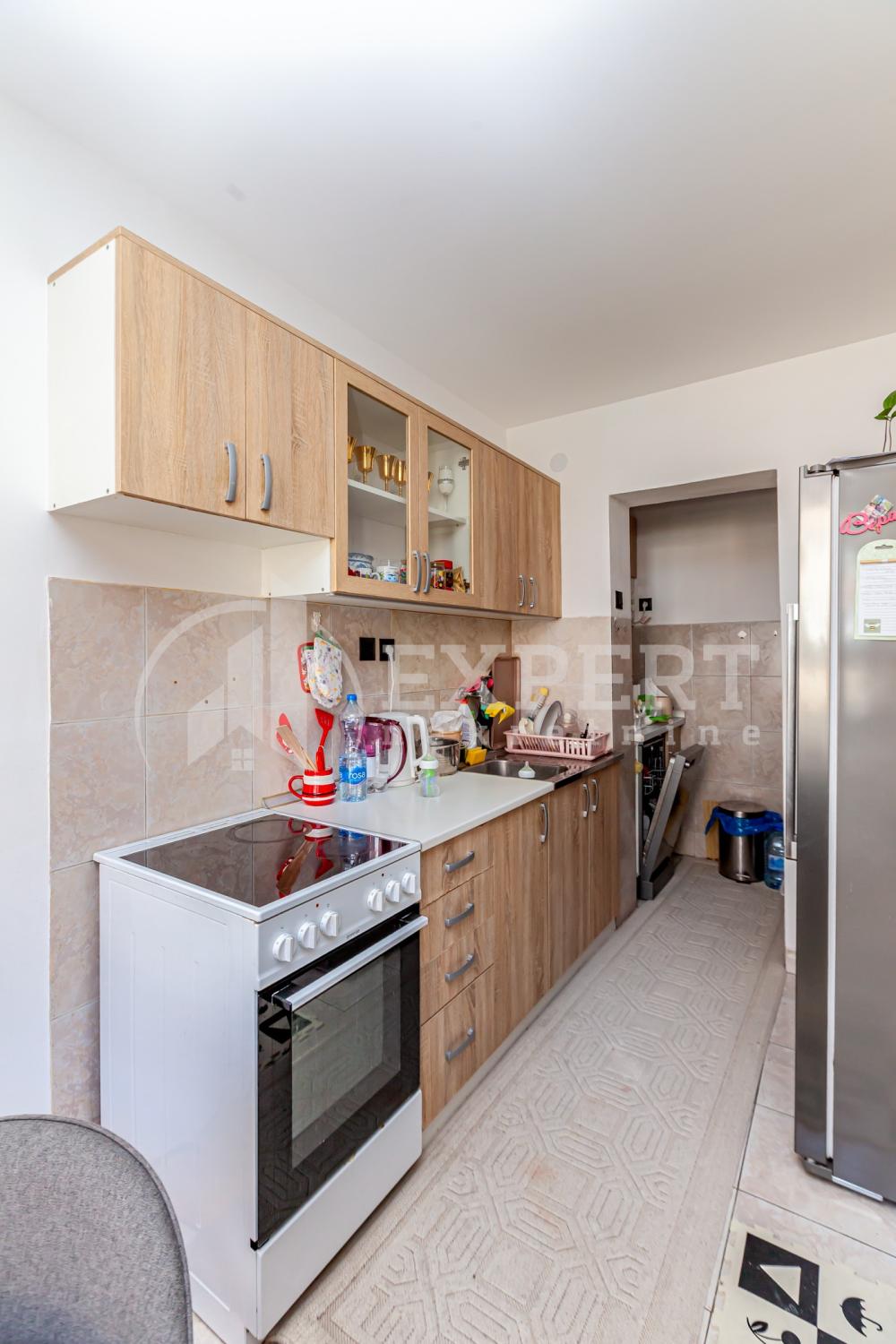 Slika 3 - Stan u zgradi, uknjižen, centralno grejanje, oglas ID p-014743