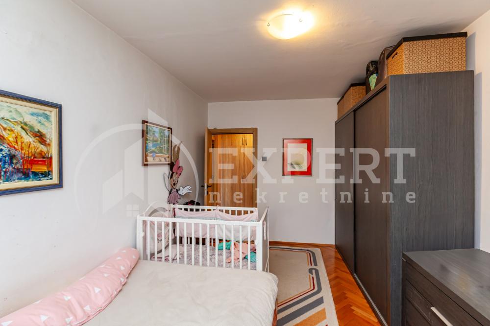 Slika 6 - Stan u zgradi, uknjižen, centralno grejanje, oglas ID p-014743