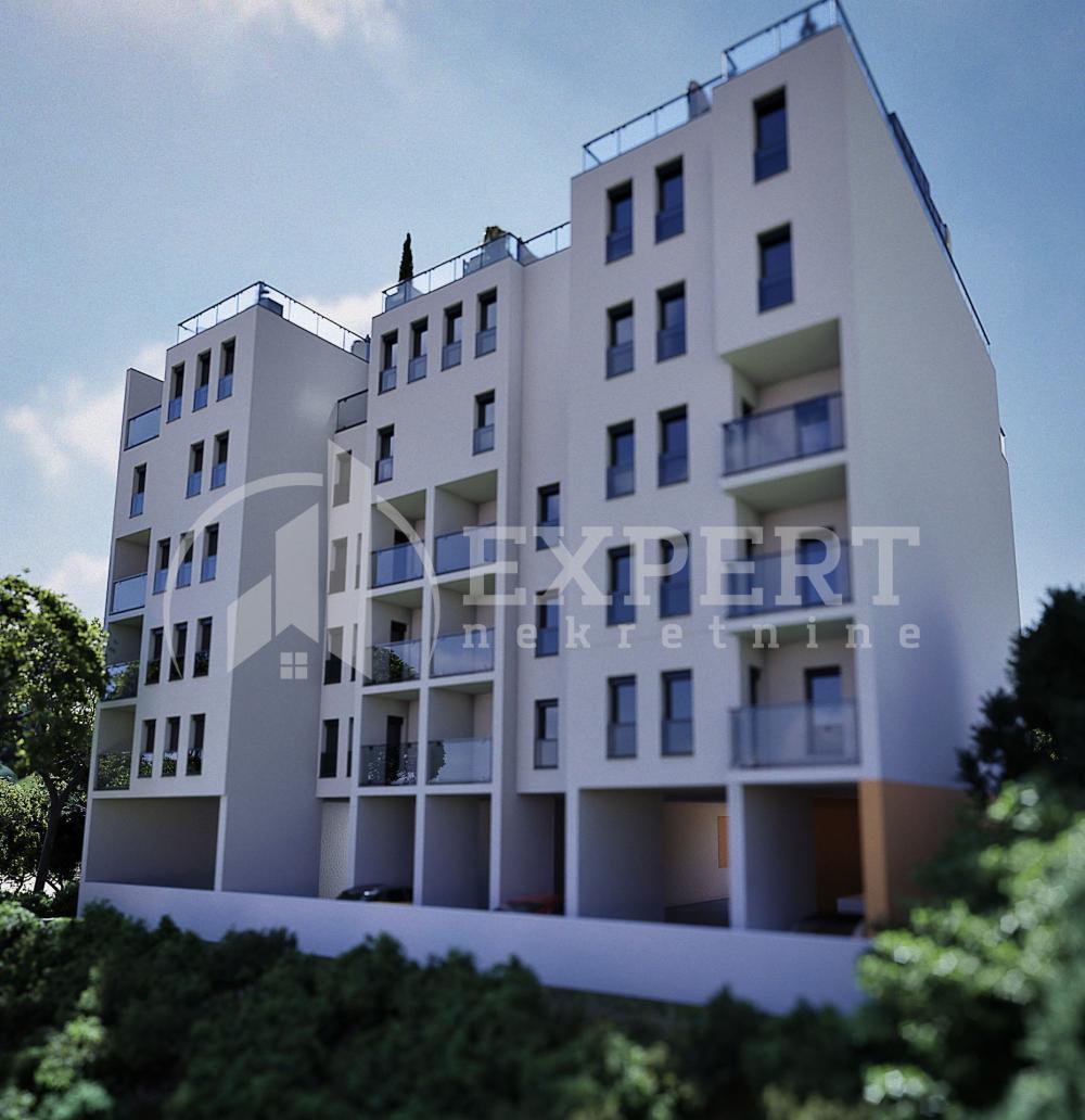 Slika 1 - Stan u zgradi, novogradnja, uknjižen, etažno grejanje, oglas ID p-014741