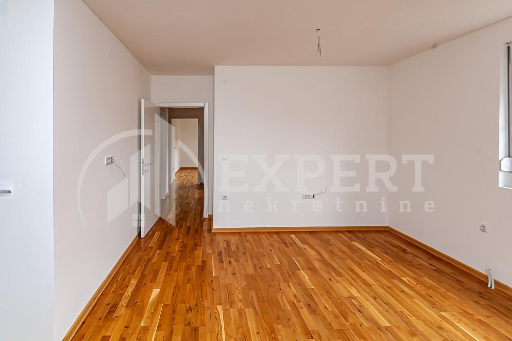 Slika 8 - Stan u zgradi, oglas ID p-013721