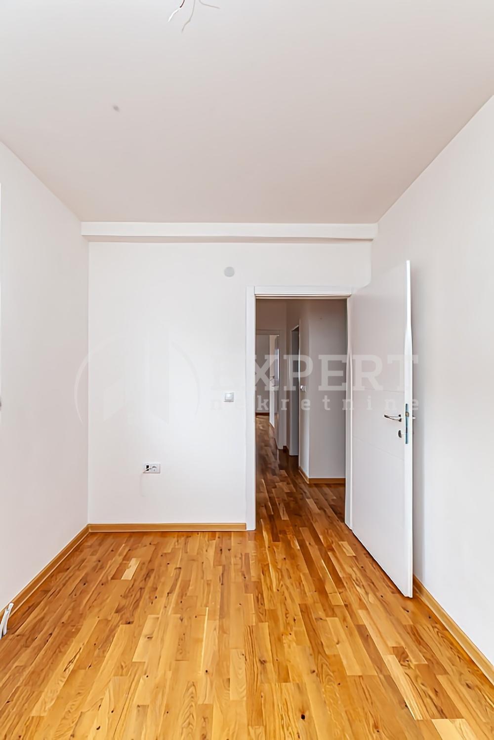 Slika 1 - Stan u zgradi, oglas ID p-013721