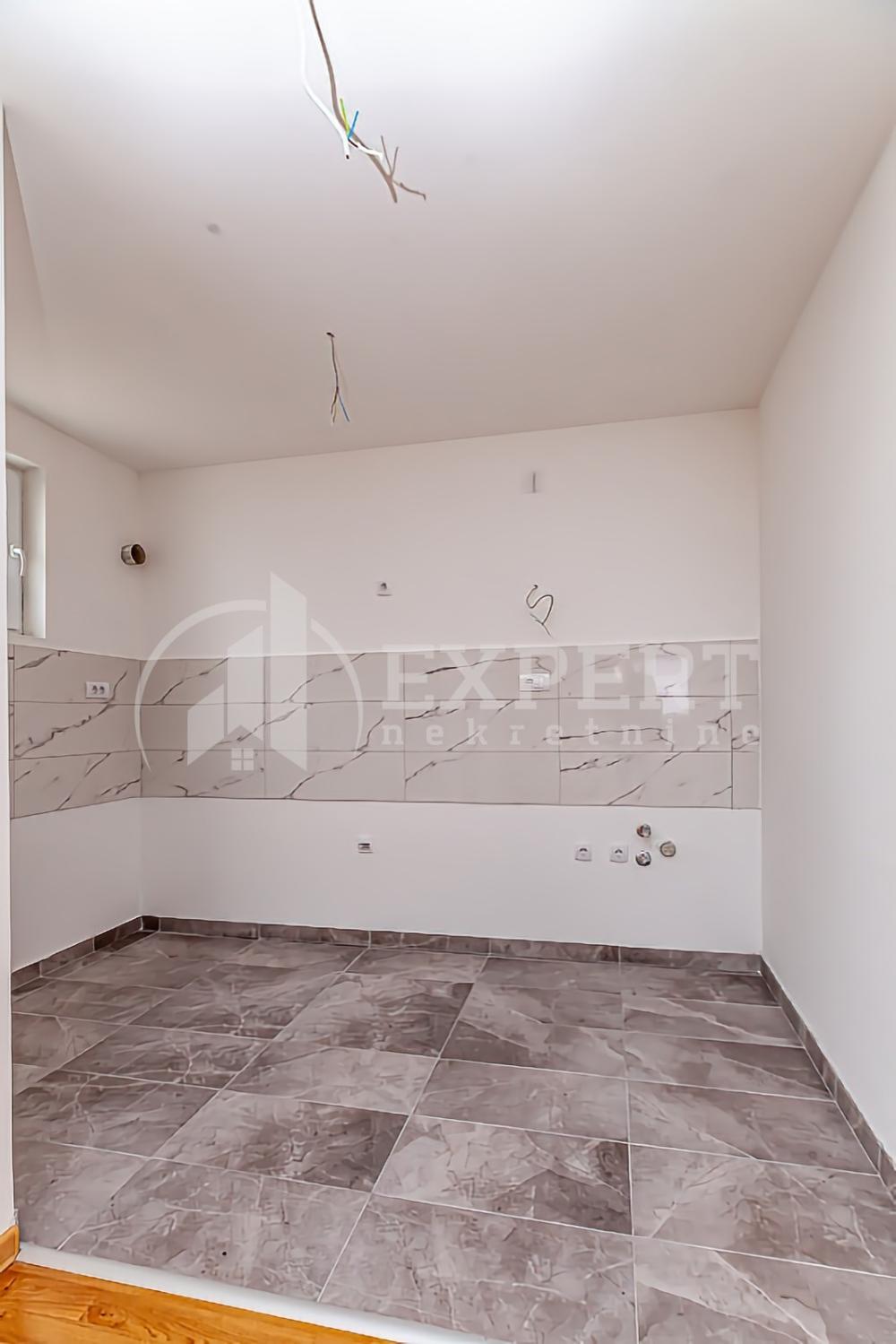 Slika 10 - Stan u zgradi, oglas ID p-013721