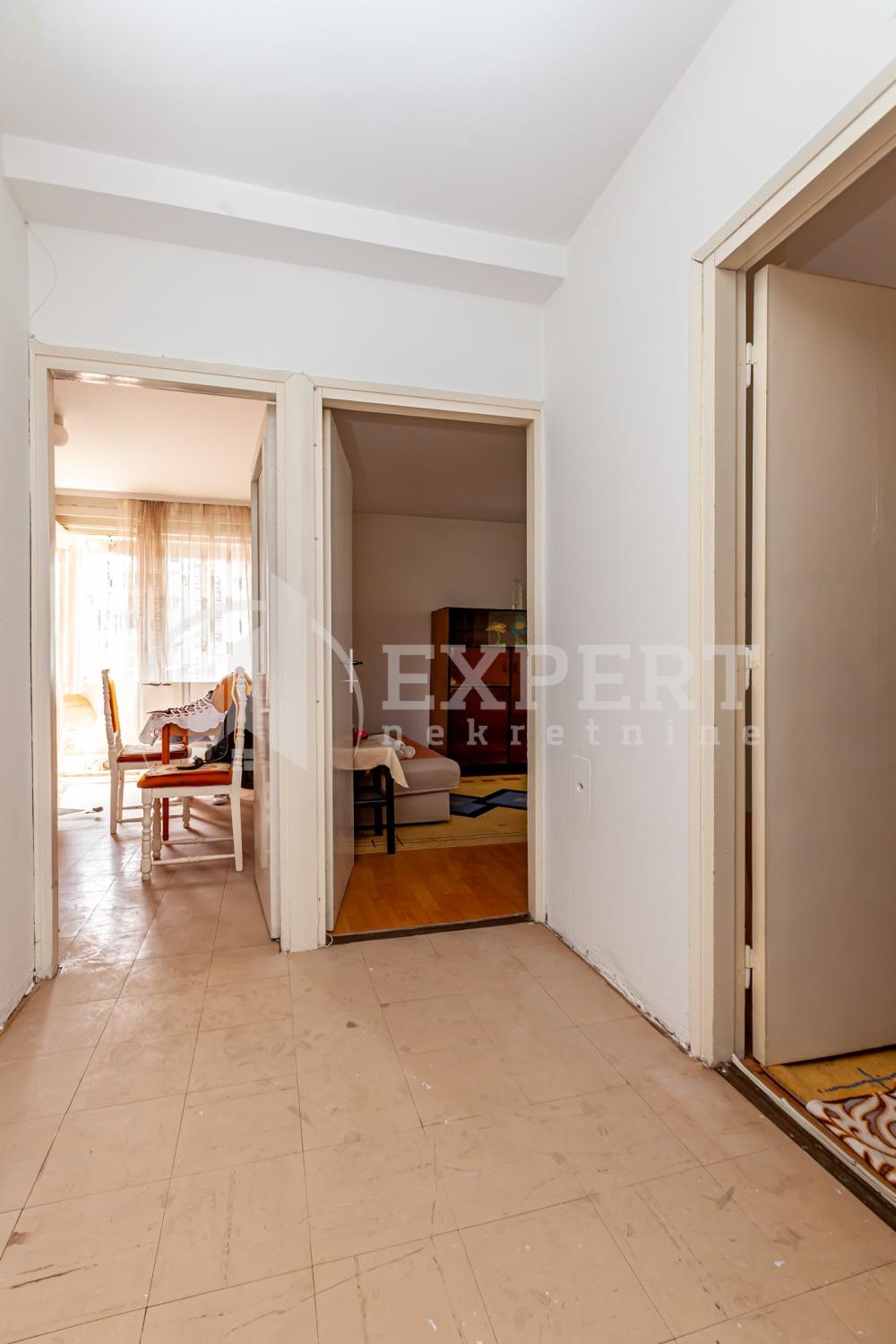 Slika 10 - Stan u zgradi, uknjižen, grejanje na struju, oglas ID p-014759