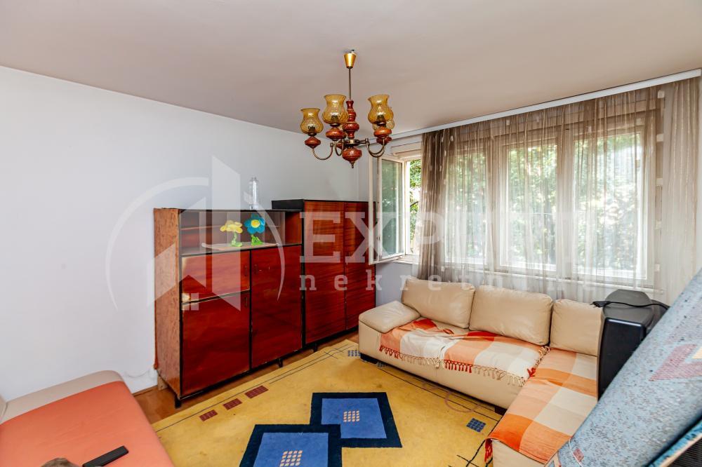 Glavna slika -Stan u zgradi, uknjižen, grejanje na struju, oglas ID p-014759