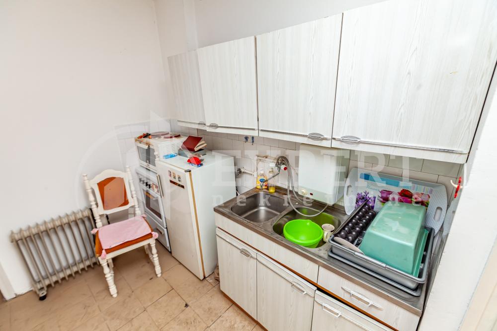 Slika 6 - Stan u zgradi, uknjižen, grejanje na struju, oglas ID p-014759