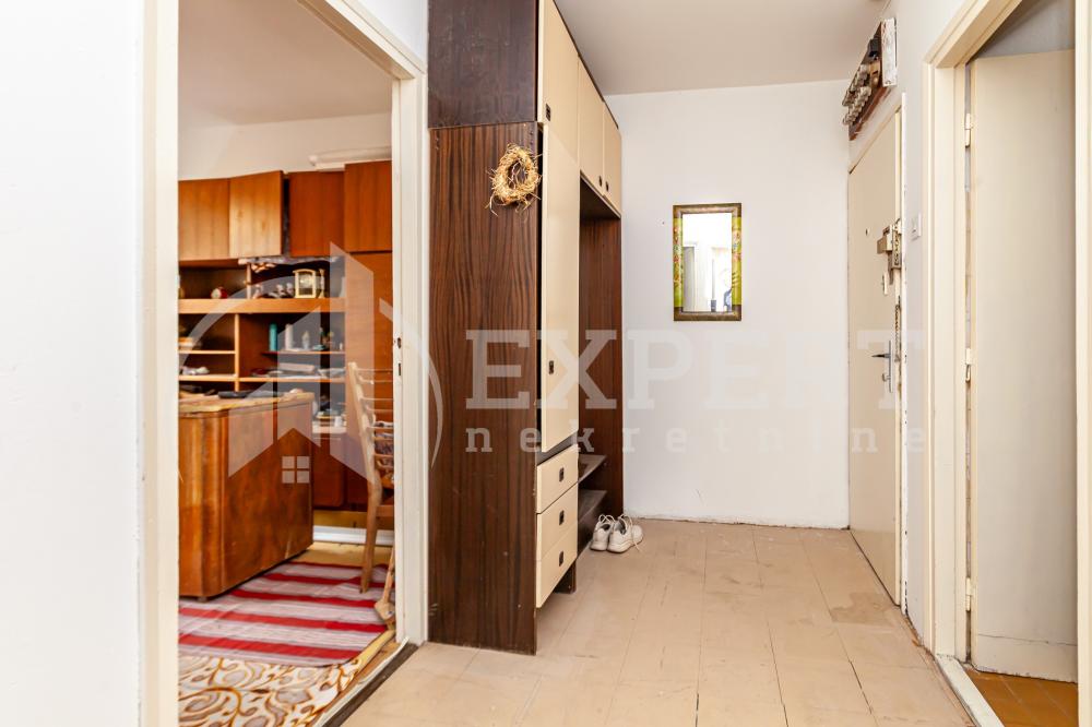 Slika 9 - Stan u zgradi, uknjižen, grejanje na struju, oglas ID p-014759