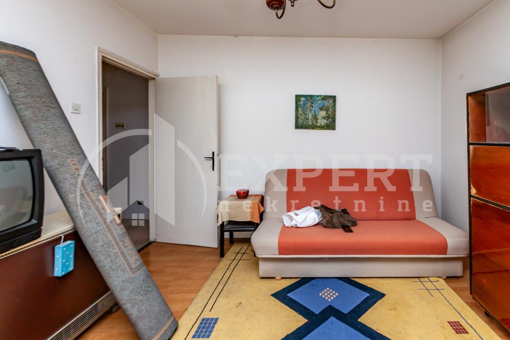 Slika 1 - Stan u zgradi, uknjižen, grejanje na struju, oglas ID p-014759