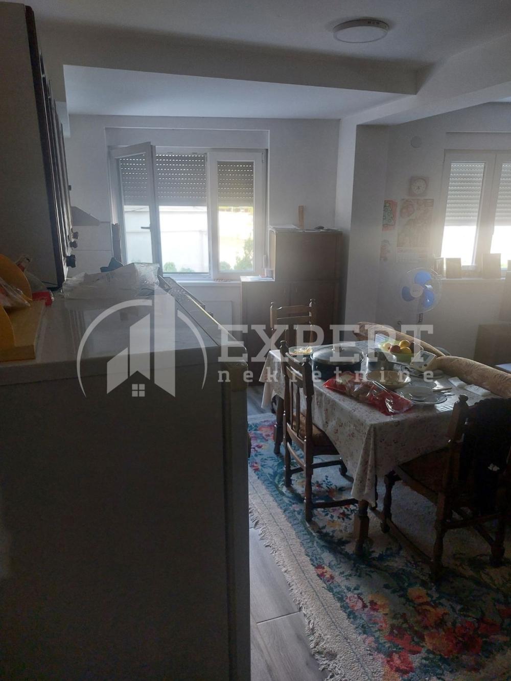 Slika 5 - Stan u zgradi, novogradnja, grejanje na struju, oglas ID p-014766