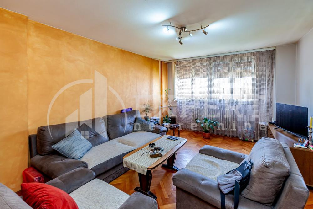 Glavna slika -Stan u zgradi, uknjižen, centralno grejanje, oglas ID p-014769