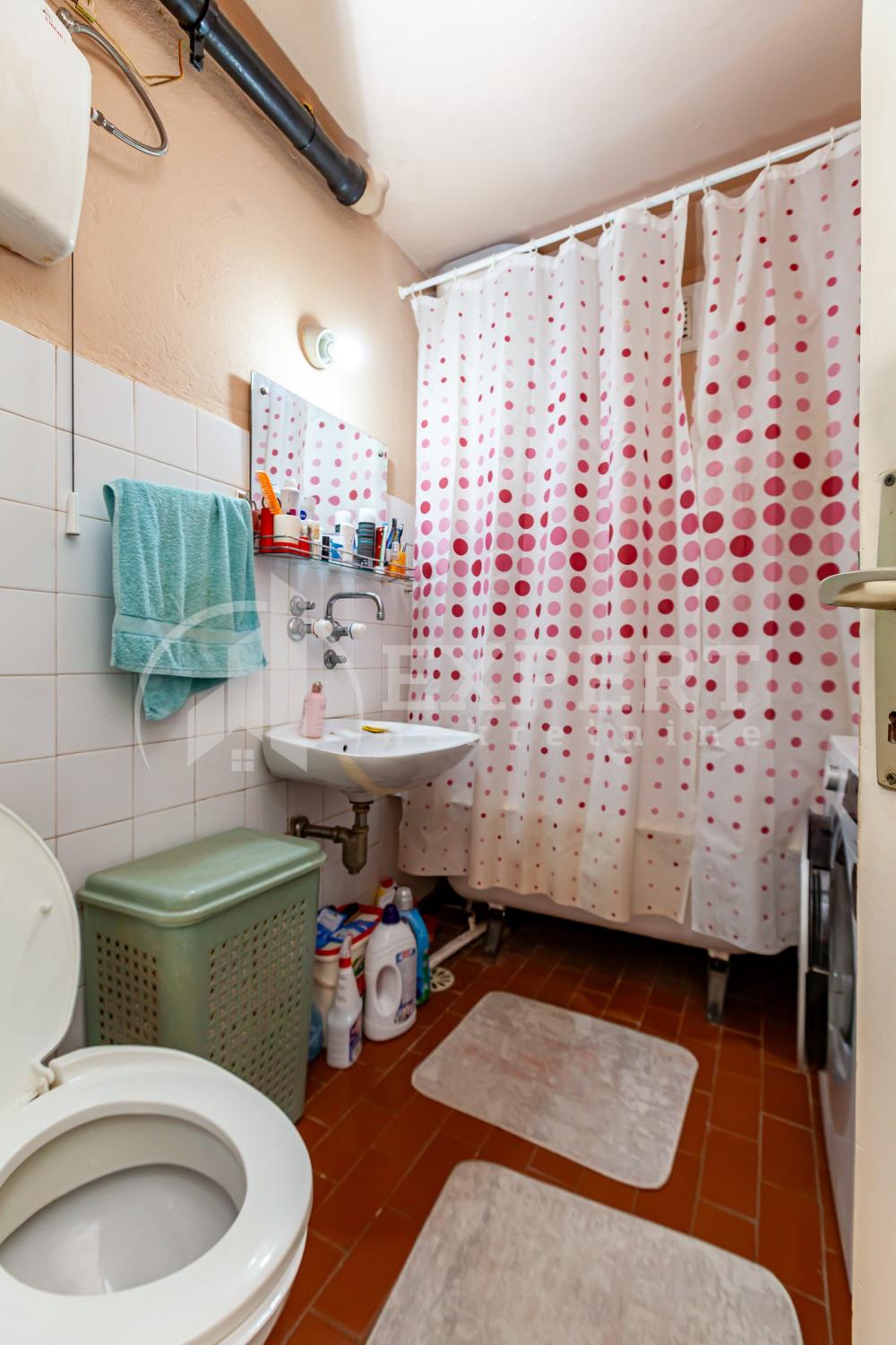 Slika 11 - Stan u zgradi, uknjižen, centralno grejanje, oglas ID p-014769