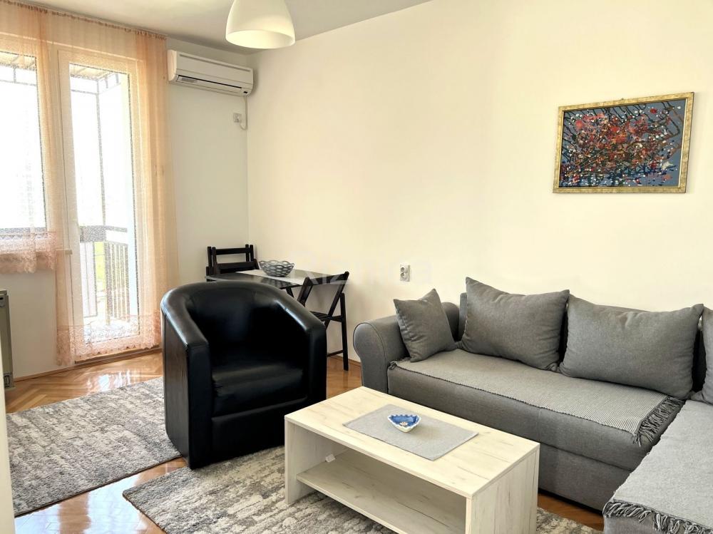 Glavna slika -Prodaja jednoiposobnog stana, terasa