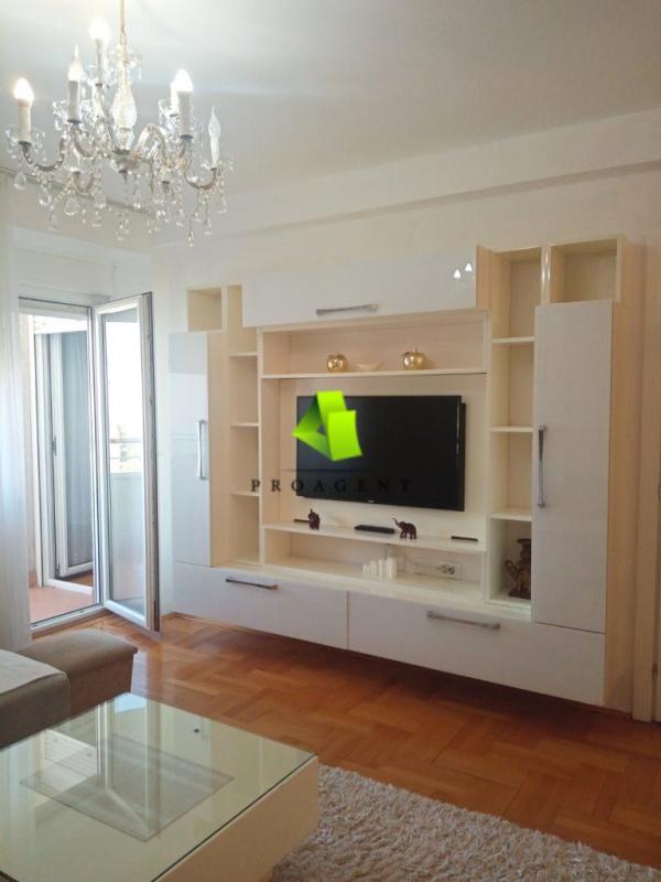 Slika 1 - Trosoban stan bez ulaganja u novijoj zgradi na Bulevaru Nemanjića ID#7016