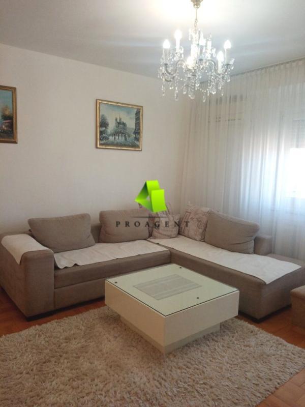 Glavna slika -Trosoban stan bez ulaganja u novijoj zgradi na Bulevaru Nemanjića ID#7016