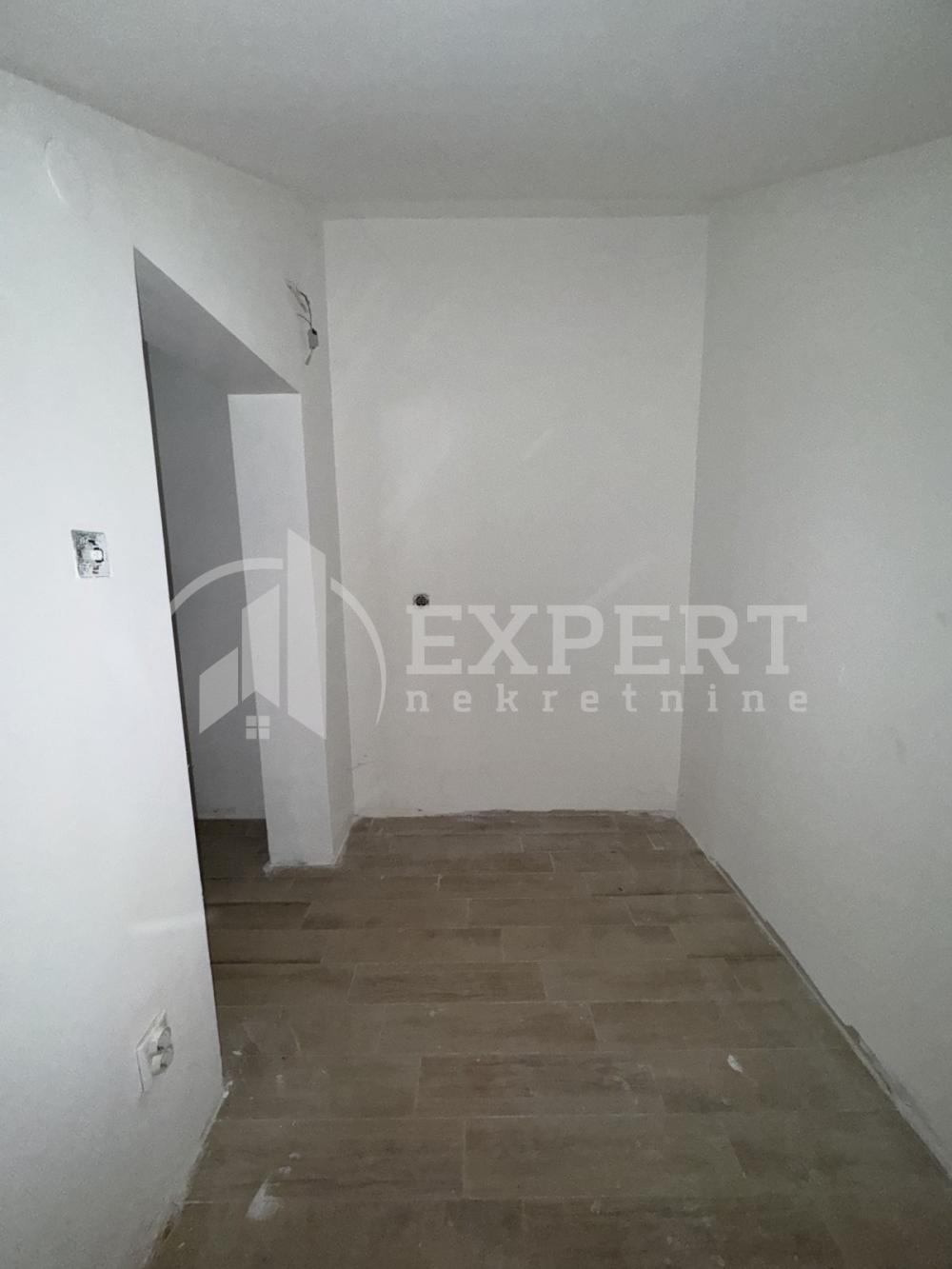 Slika 4 - Garsonjera, oglas ID p-014841