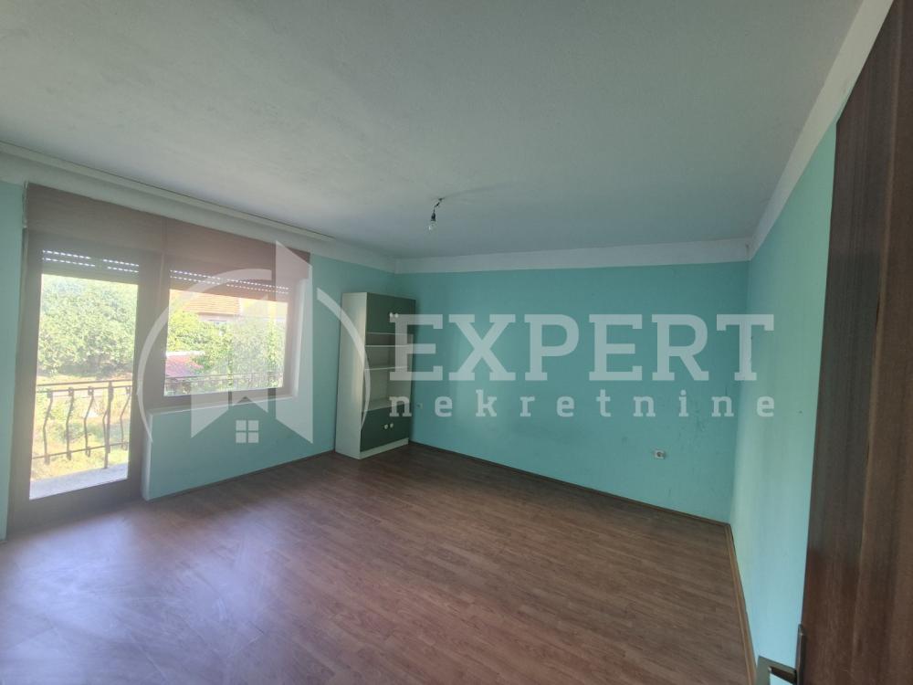 Slika 5 - Stan u zgradi, uknjižen, grejanje na struju, oglas ID p-014804