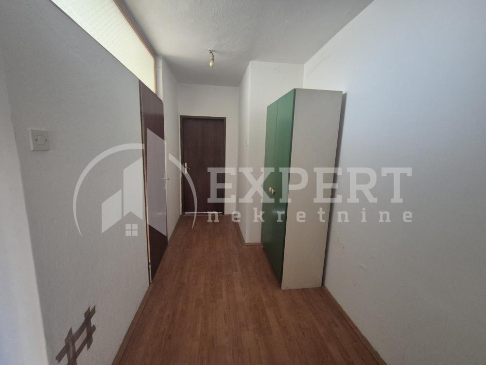 Slika 6 - Stan u zgradi, uknjižen, grejanje na struju, oglas ID p-014805