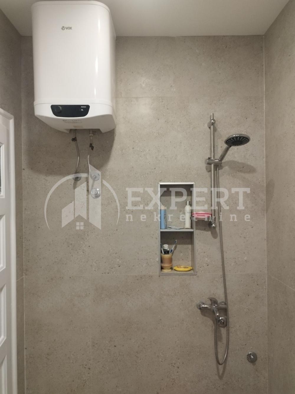 Slika 2 - Stan u zgradi, oglas ID p-014814