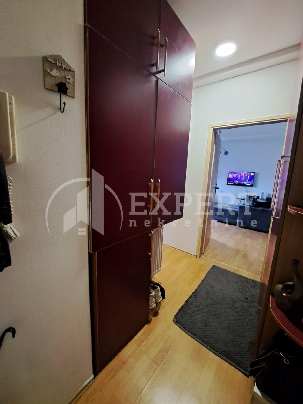 Slika 7 - Stan u zgradi, uknjižen, centralno grejanje, oglas ID p-014867