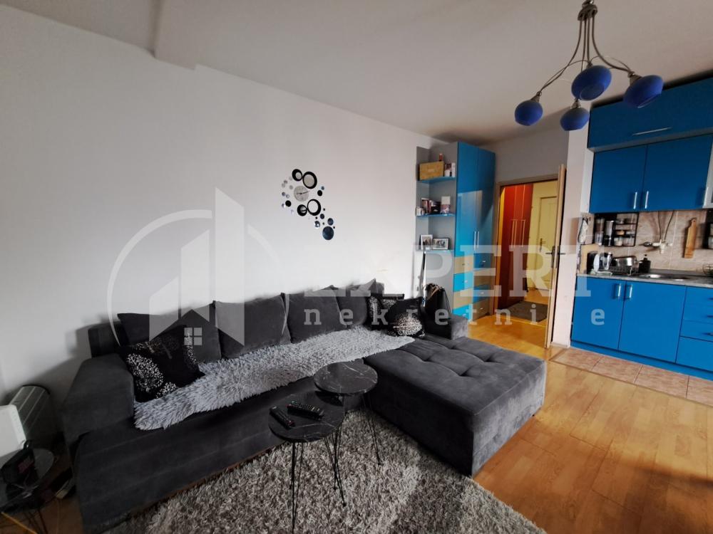 Slika 1 - Stan u zgradi, uknjižen, centralno grejanje, oglas ID p-014867