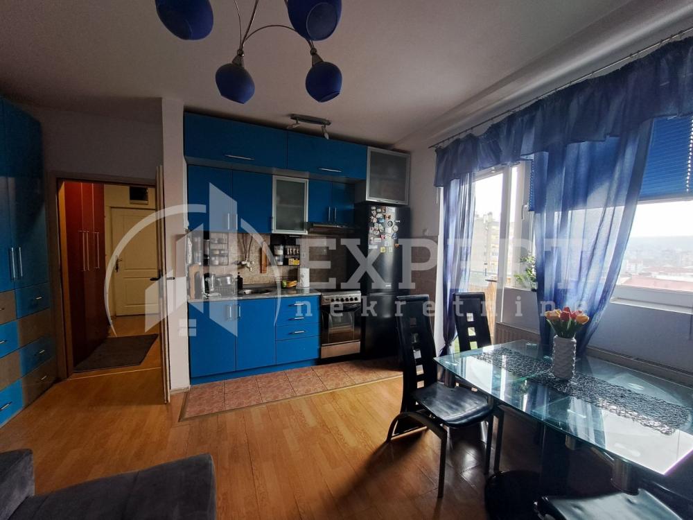 Slika 2 - Stan u zgradi, uknjižen, centralno grejanje, oglas ID p-014867