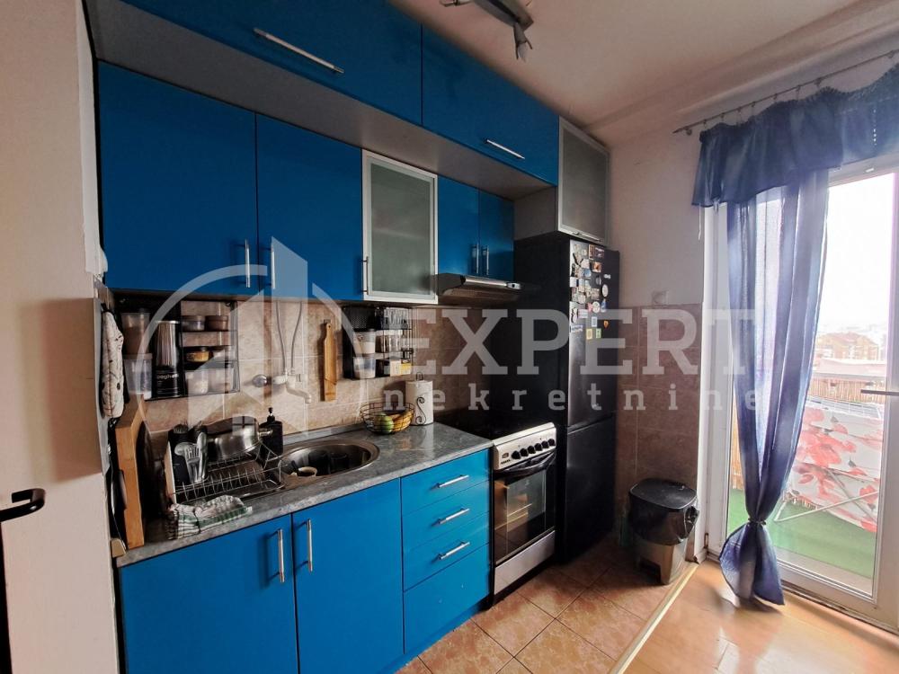 Slika 4 - Stan u zgradi, uknjižen, centralno grejanje, oglas ID p-014867